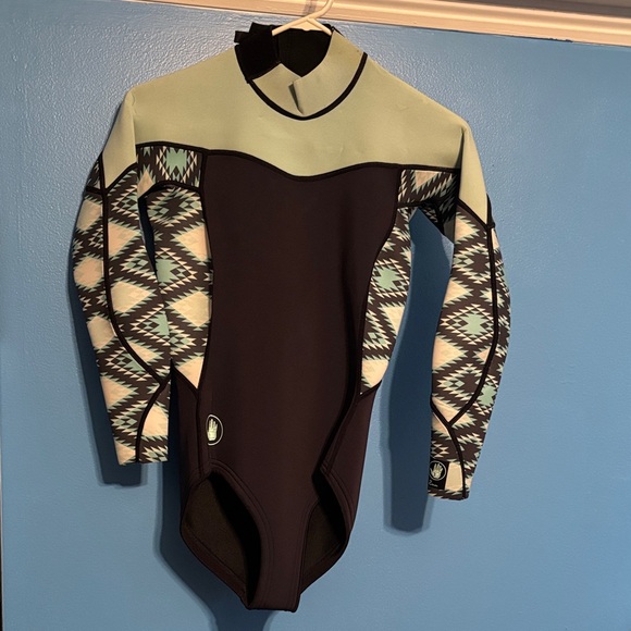 Body Glove Black and Green Patterned One Piece Swimsuit - Picture 1 of 1